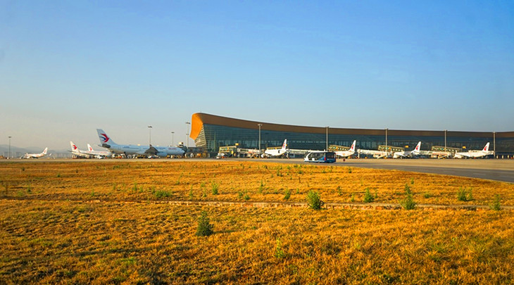 北京首都机场东方航空停机坪